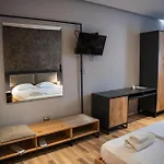 Center Boutique 3* تيرانا