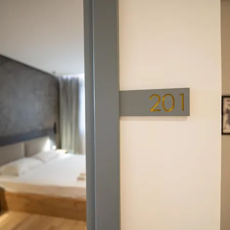 Center Boutique 3* טיראנה