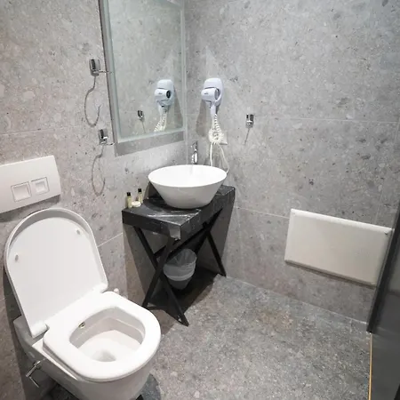 Center Boutique Отель Тирана