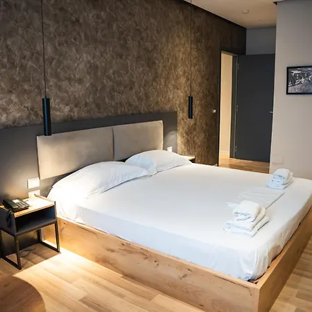 Center Boutique Отель Тирана