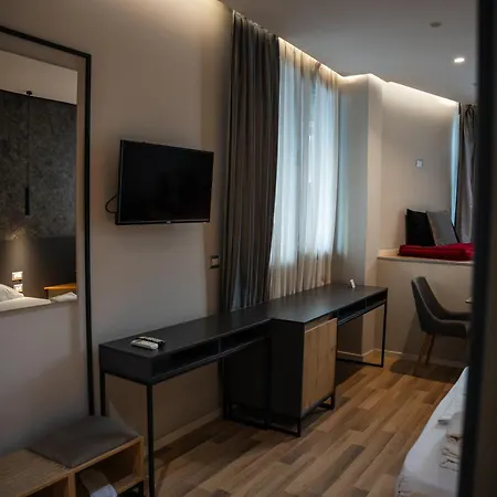 Center Boutique Отель Тирана