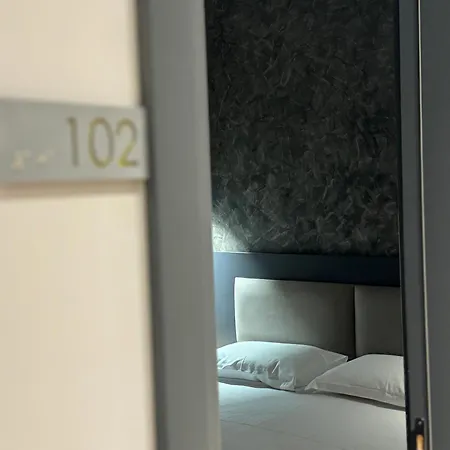 Center Boutique 3* Тирана