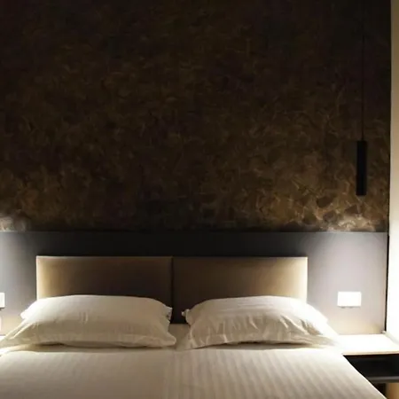 Center Boutique 3* Τίρανα