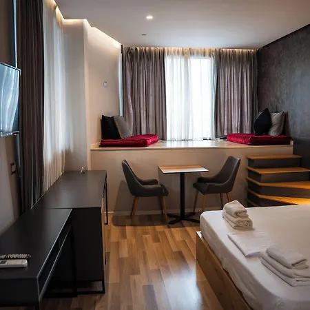 Center Boutique 3* Тирана