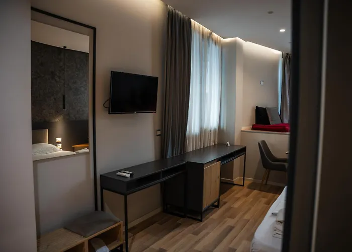 Center Boutique فندق تيرانا