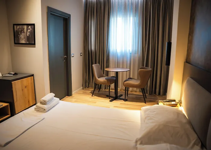 Center Boutique 3* تيرانا